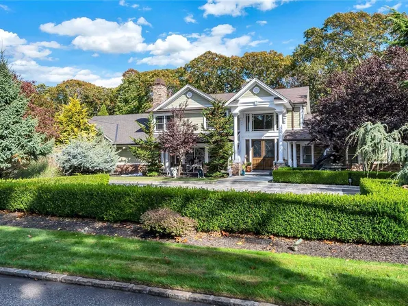 21 The Helm, East Islip, NY 11730