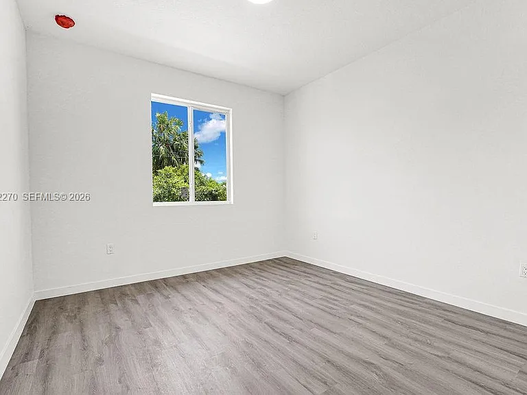 SW 125th Ave — Photo 30