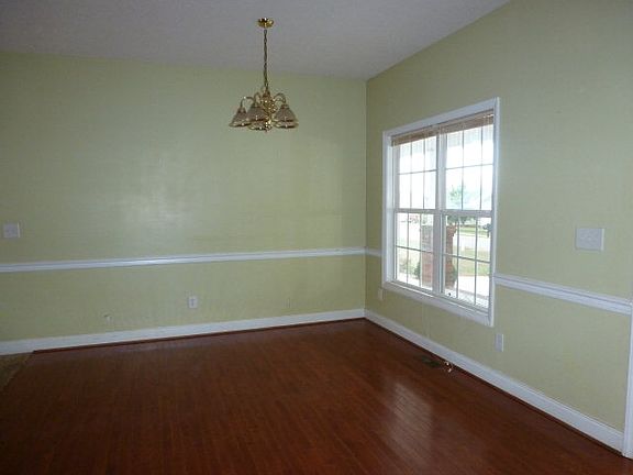 2nd image of 105 Brookview Dr