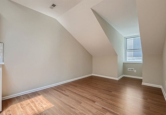 5th image of 324 N Charles St #415