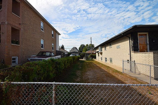 1st image of 5322 S Moody Ave