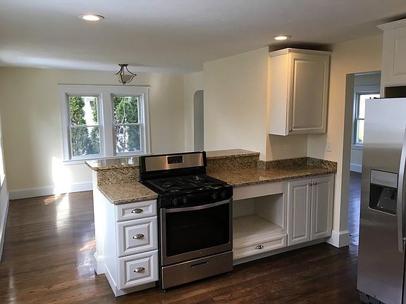 3rd image of 81 Wilson Ave