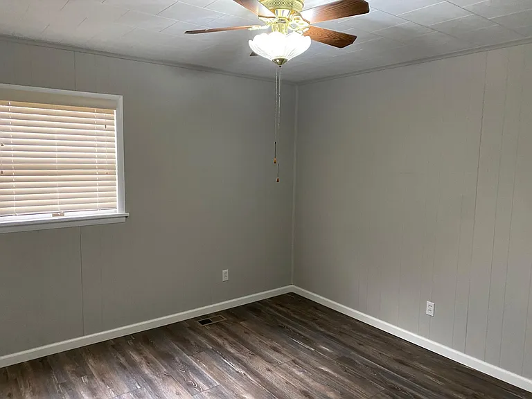 200 W Ash St — Photo 16