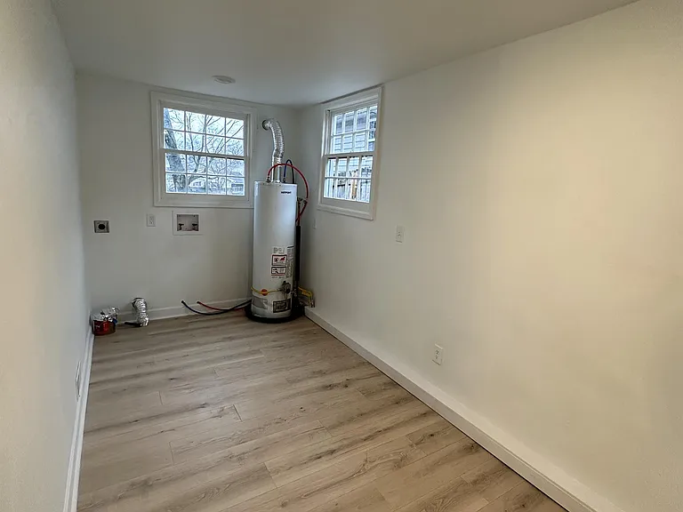 519 Elgin St — Photo 19