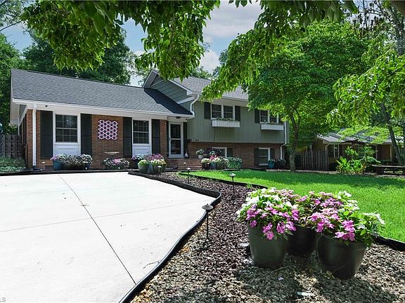 5th image of 1014 Onslow Dr
