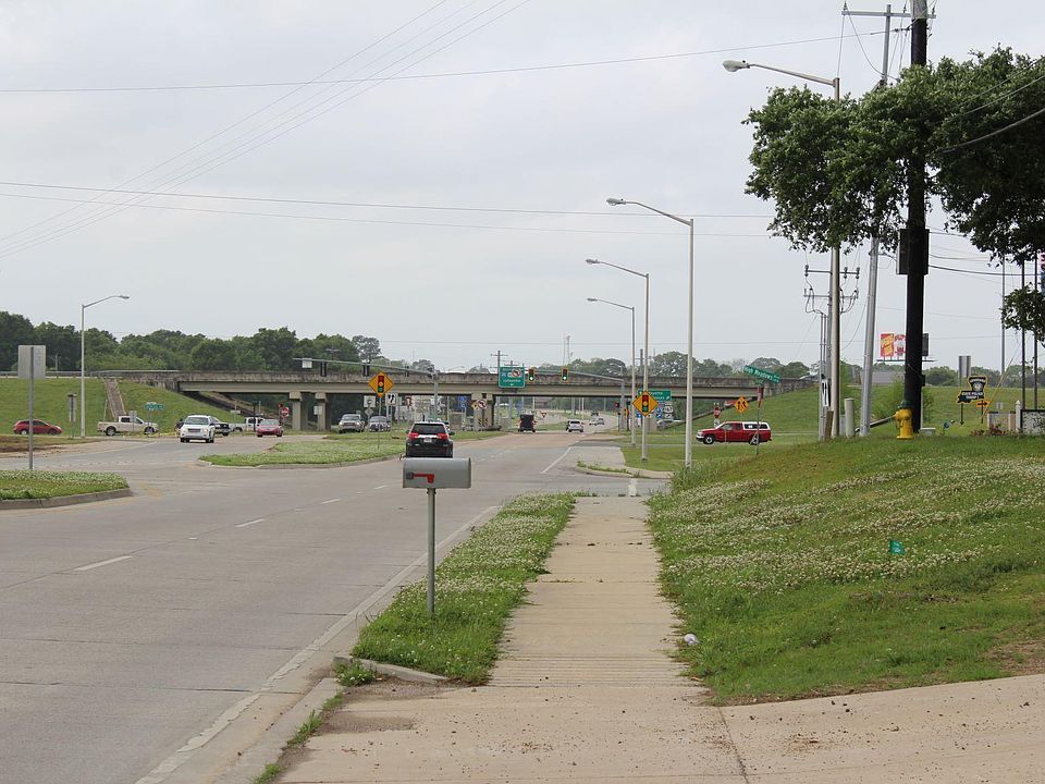 2nd image of 205 E Pont Des Mouton Rd