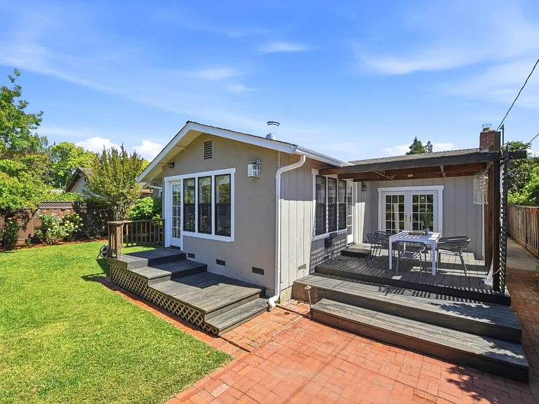 1683 Hyacinth Ln — Photo 16