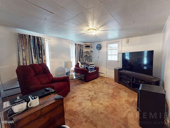 5th image of 254 Charles St