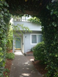7711 17th Ave NW, Seattle, WA, 98117