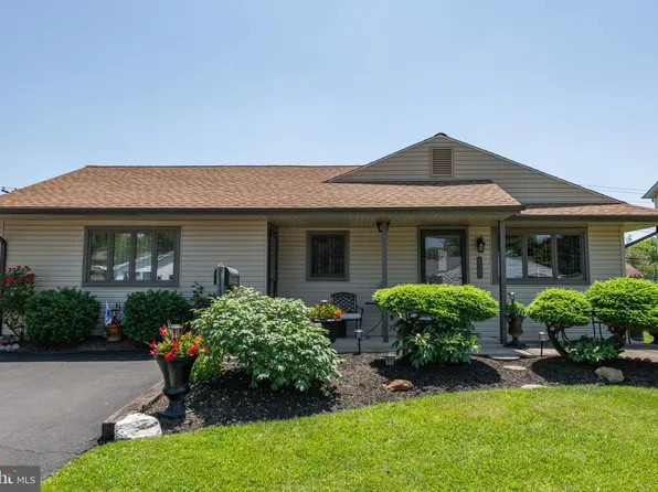 710 Auburn Rd, Fairless Hills, PA 19030