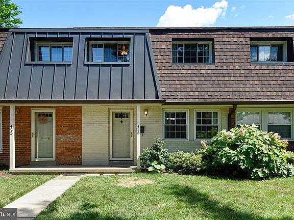 2nd image of 425 James Ct #86