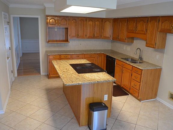 2nd image of 216 Lawton Blvd