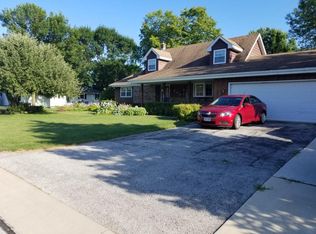 607 Goldfinch Ln, Howards Grove, WI 53083