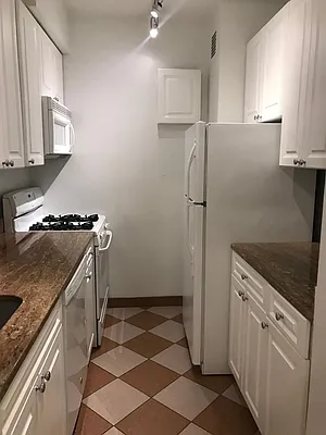 Rented by Hampshire Assets LLC | media 16