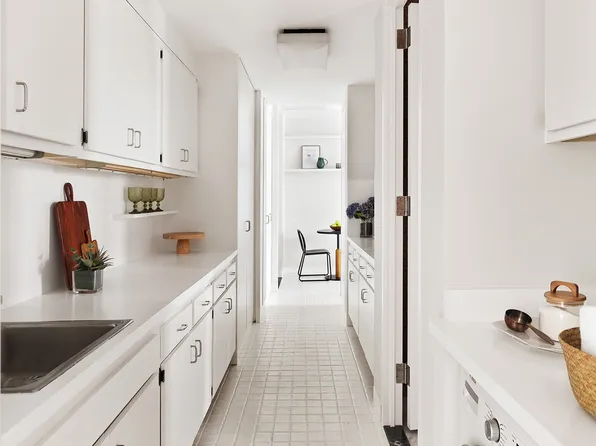 33 East 70th Street 9D image 13 of 13