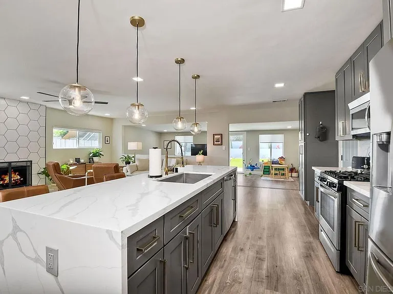 2078 Finch Ln — Photo 4