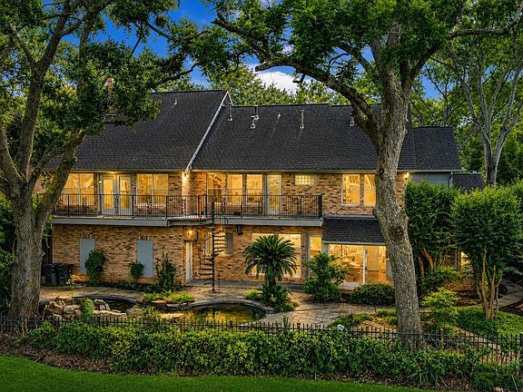 3rd image of 3826 Colony Woods Dr