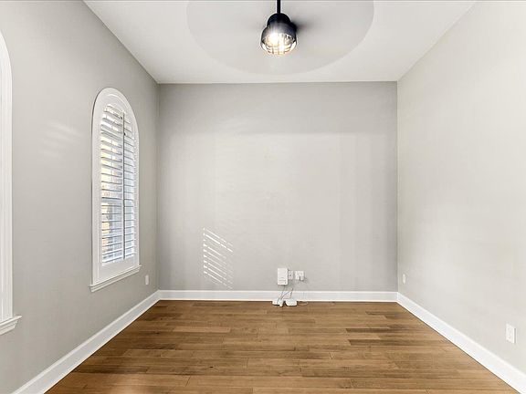 4th image of 6541 Spicewood Ln