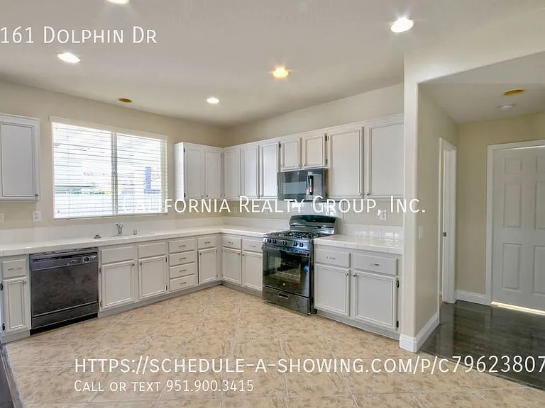 1161 Dolphin Dr — Photo 8