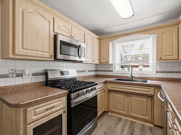 4th image of 3718 W 67th Pl