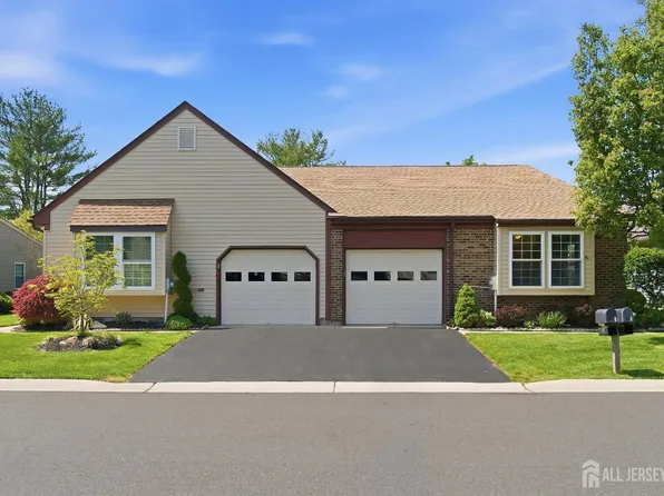 4 James Monroe Dr #A, Monroe Township, NJ 08831