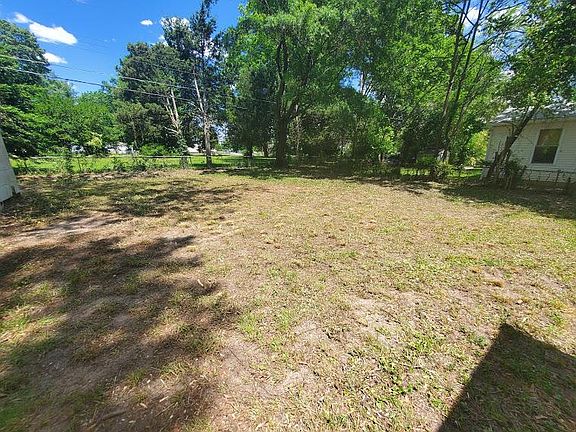 3rd image of 1922 Oak Hill Ln