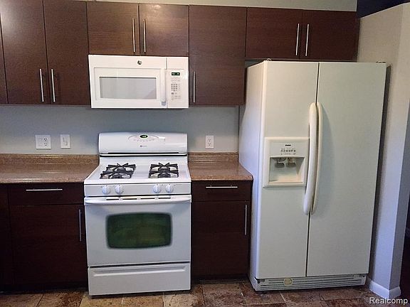 4th image of 23231 Eastwood St