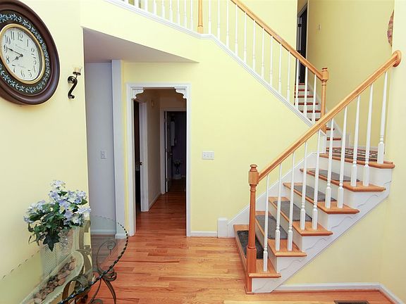 3rd image of 454 Jefferson Dr
