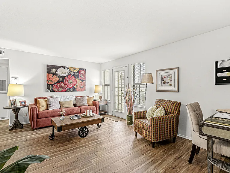 Enclave at Eagle Creek Apartments — Photo 29