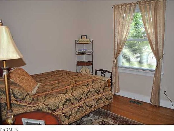 4th image of 2107 Raymond Ave