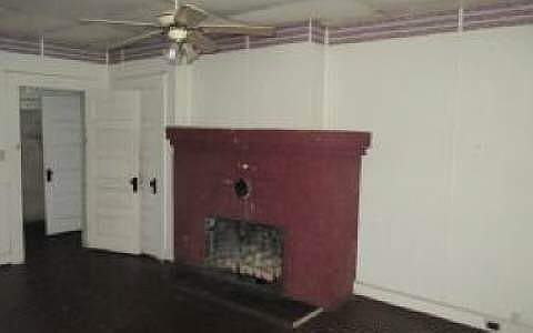 2nd image of 2320 NE Washington St