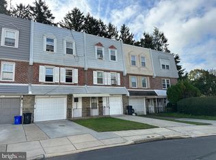 81 Suburban Ln, Upper Darby, PA 19082