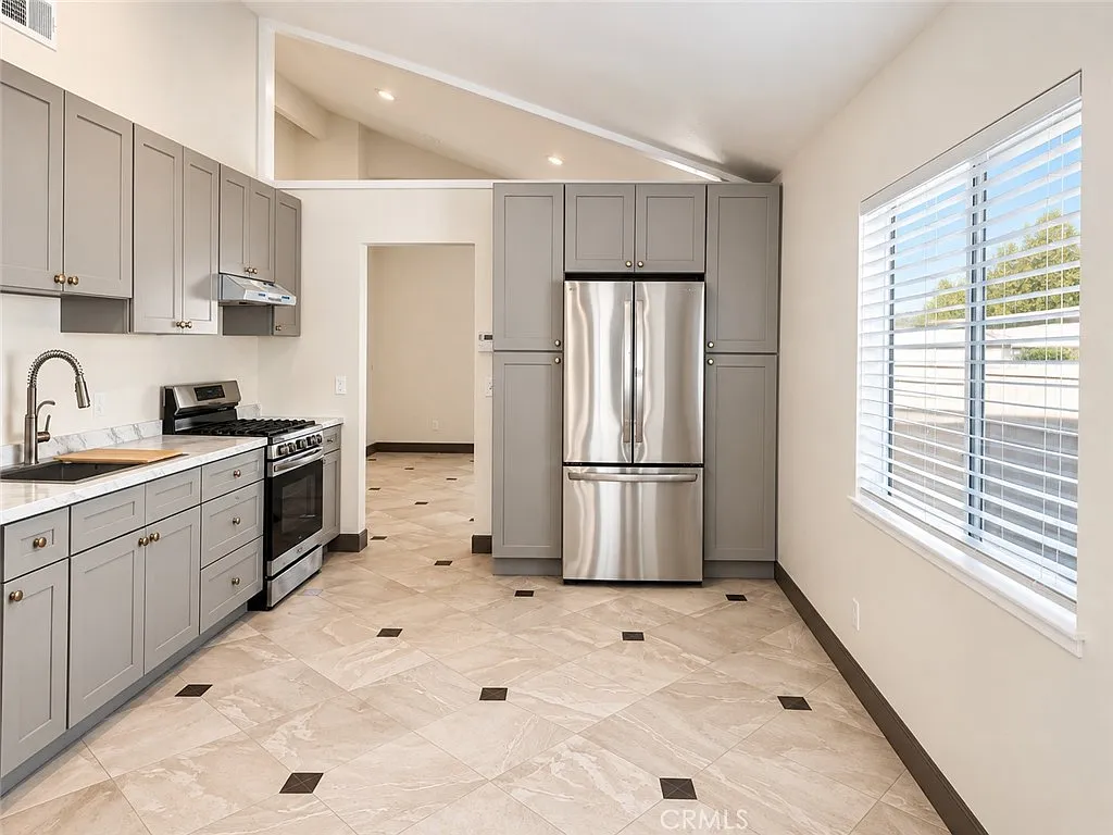 4 bed, 1472 sqft, $4,400 — Photo 3