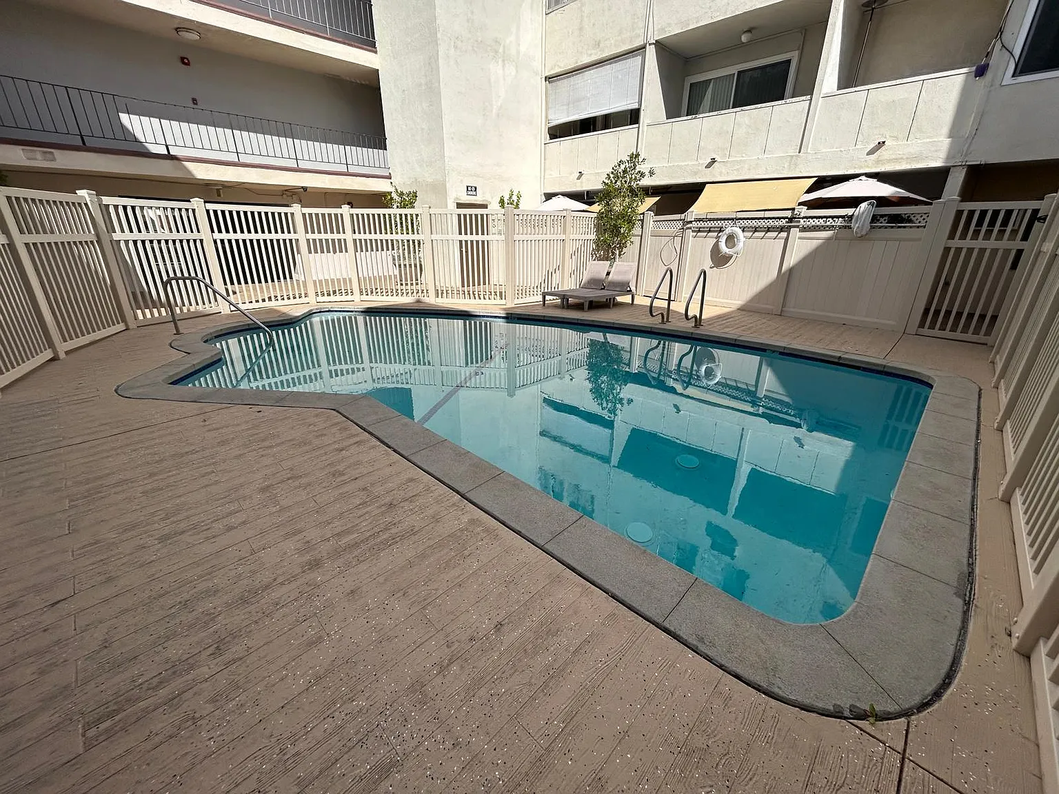 15050 Burbank Blvd — Photo 2