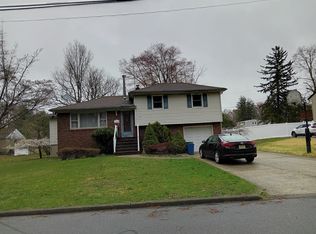 74 Roosevelt St, Pequannock, NJ 07440