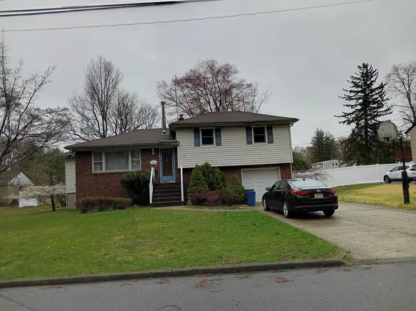 74 Roosevelt St, Pequannock, NJ 07440