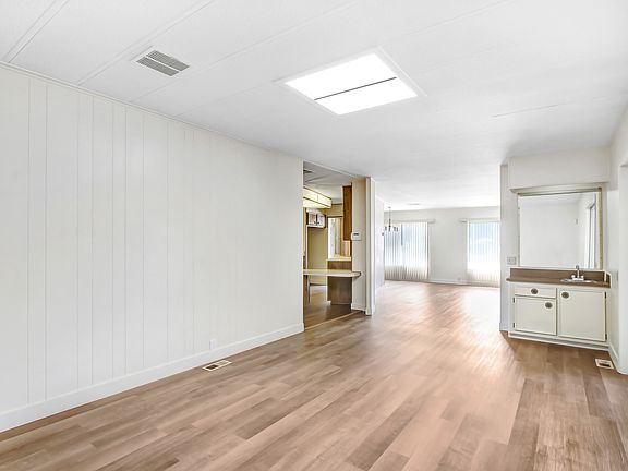 4th image of 2590 Silver Oak Way