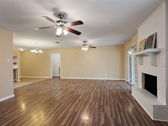 5th image of 238 Janet Dr