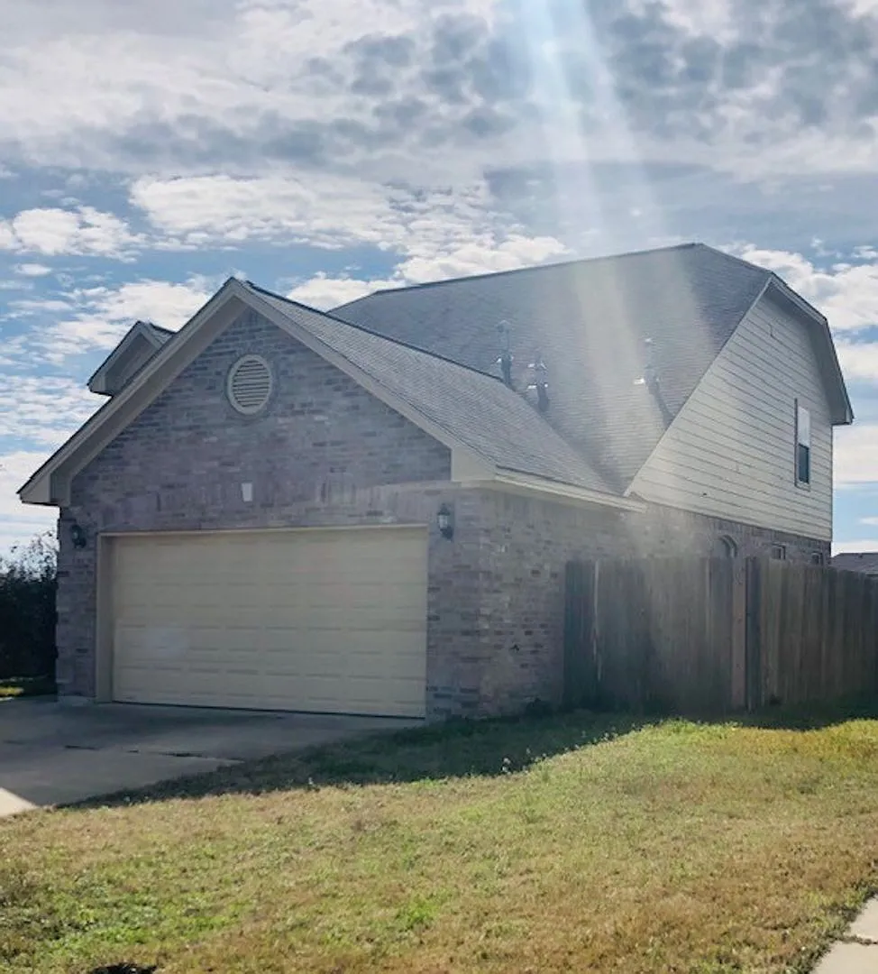 2498 Horse Shoe Dr — Photo 1