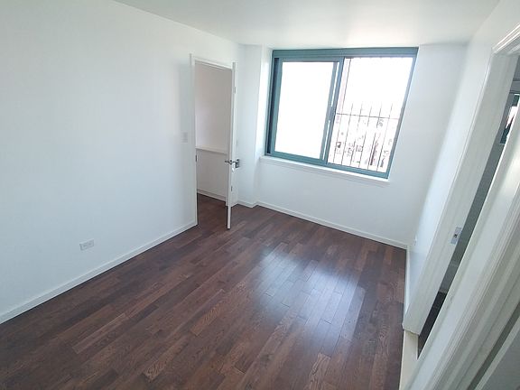 3rd image of 60 Henry St #10