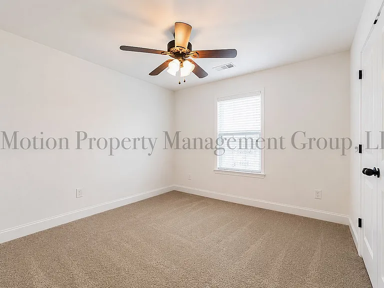 215 Rainsong Trl — Photo 10