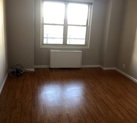 4th image of 225 Saint Pauls Ave #518