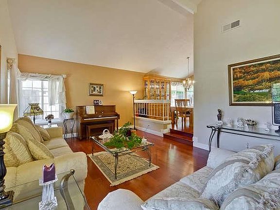 4th image of 4042 Ashbrook Cir