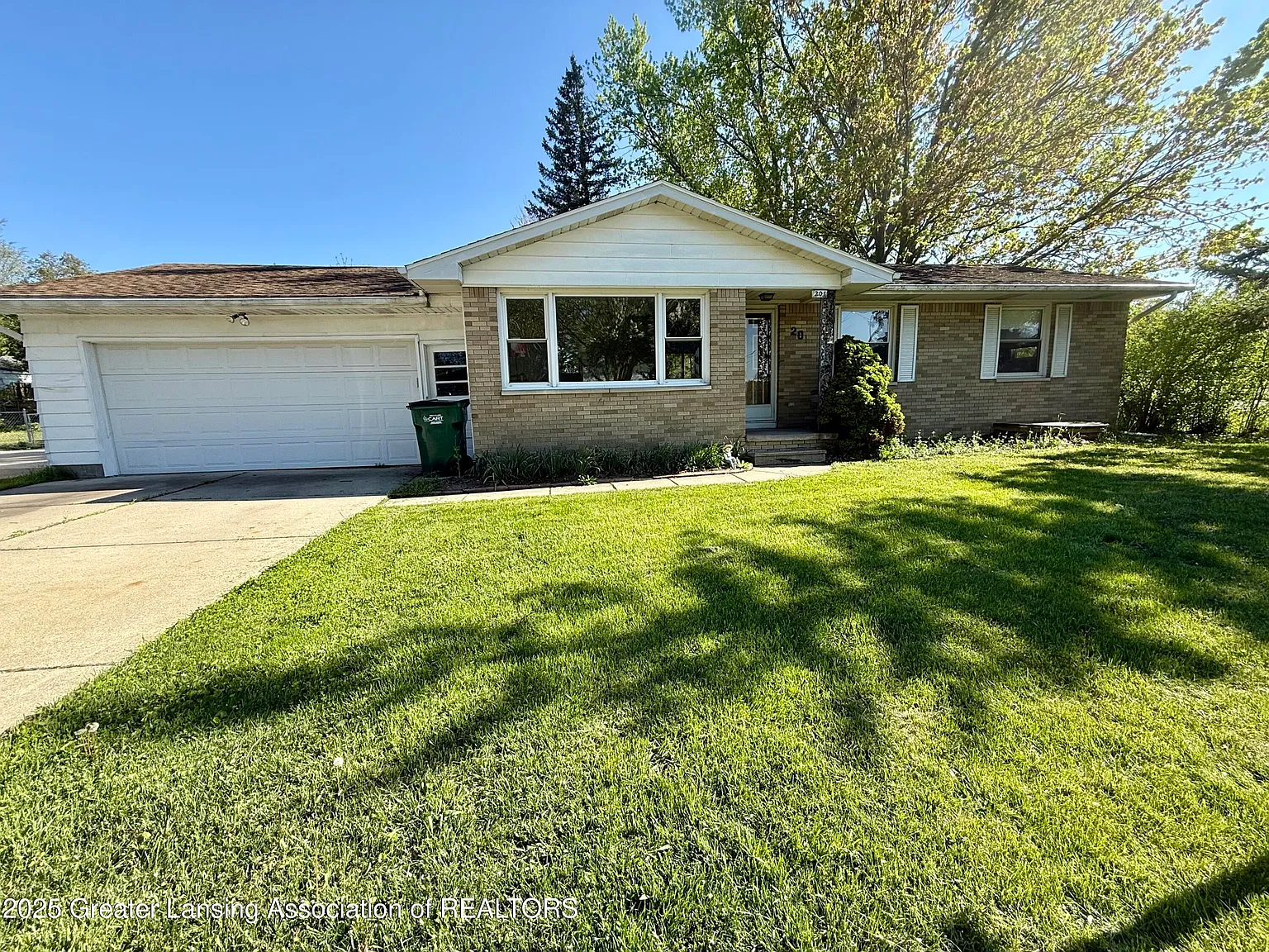 201 W Cavanaugh Rd photo 1