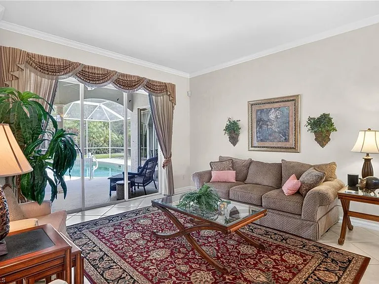 9550 Cedar Creek Dr — Photo 2