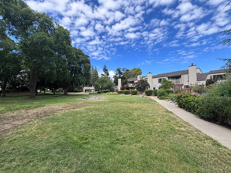 6604 Old Mill Ct — Photo 23