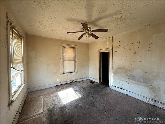 2nd image of 5601 Abbottsford St
