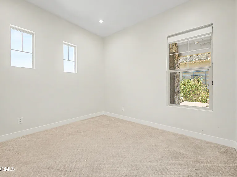 3813 E Fairfield St — Photo 40