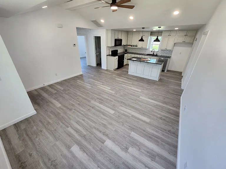 127 E 3rd St — Photo 13