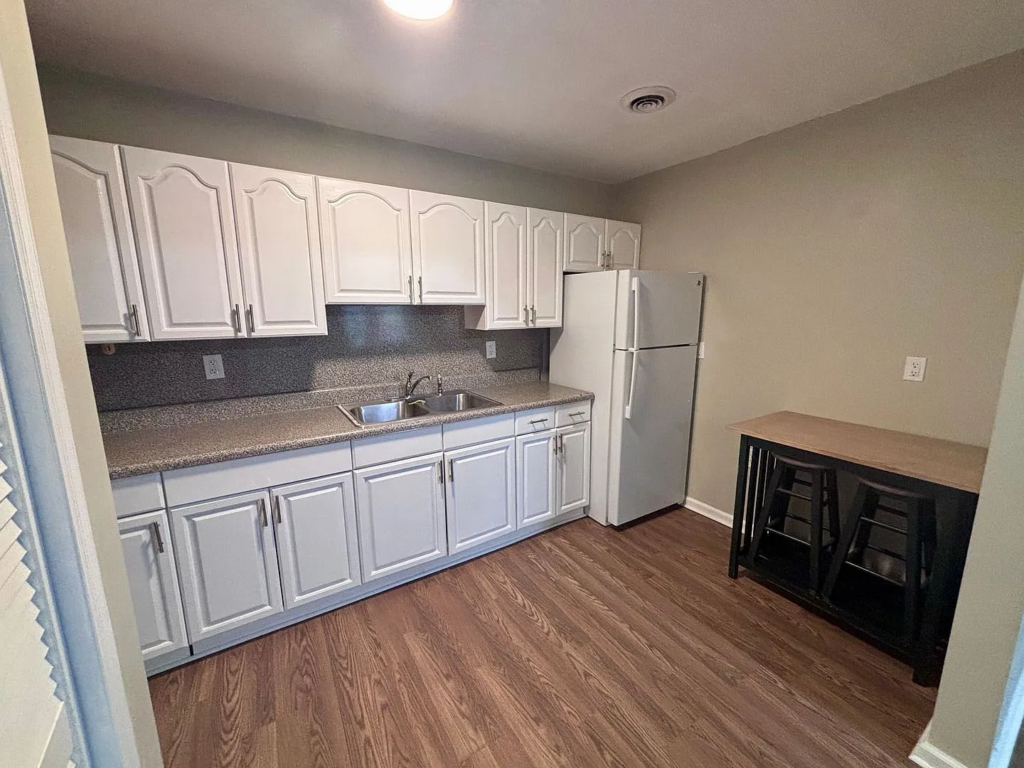 926 N. Olden Ave — Photo 3
